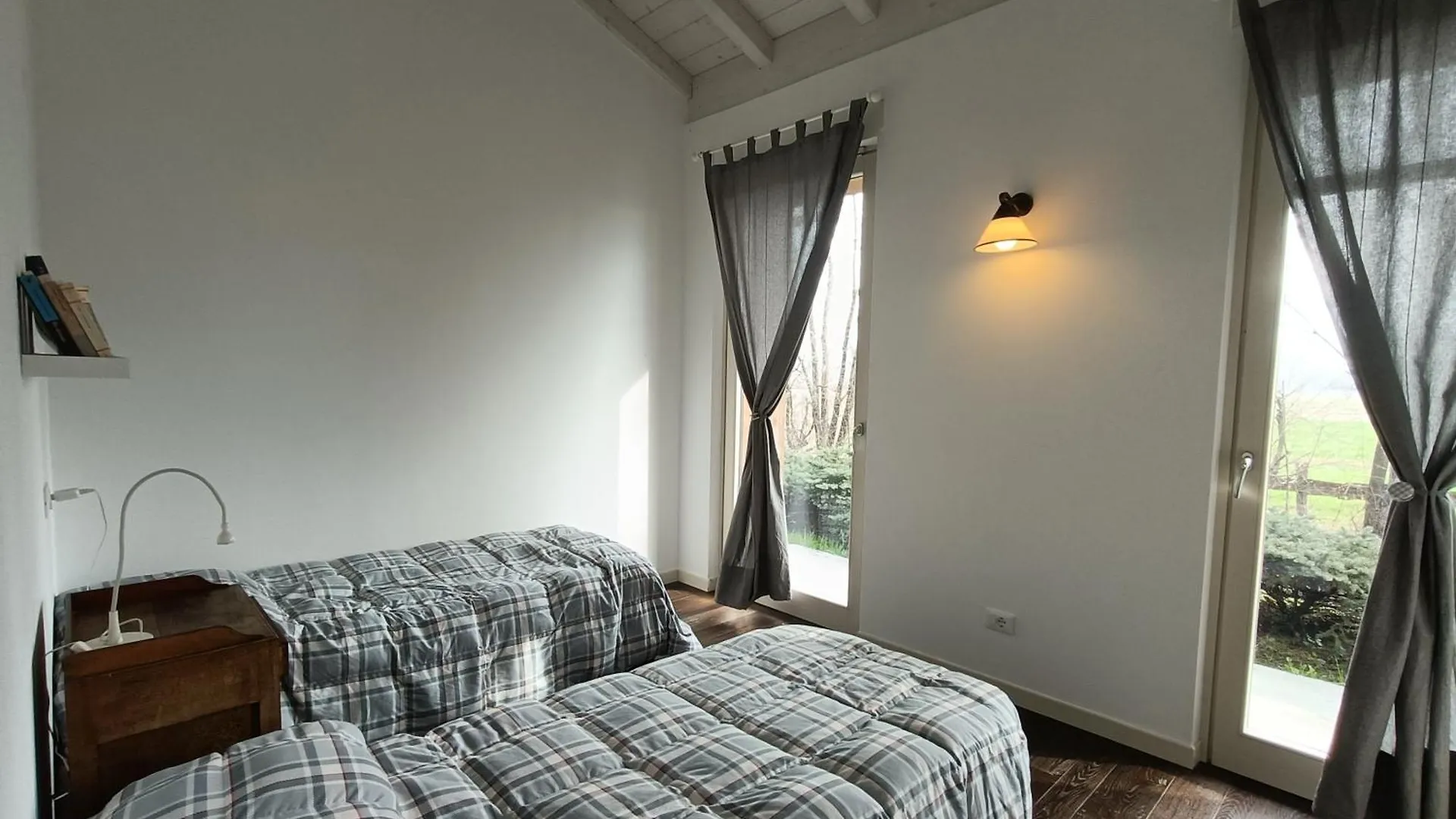 Апарт-отель Апарт отель Cascina Borgofrancone Джера-Ларио
